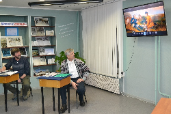«Поэтический поединок Игоря Аброскина и Владимира Фадеева» (И. Аброскин – слева, В. Фадеев – справа)